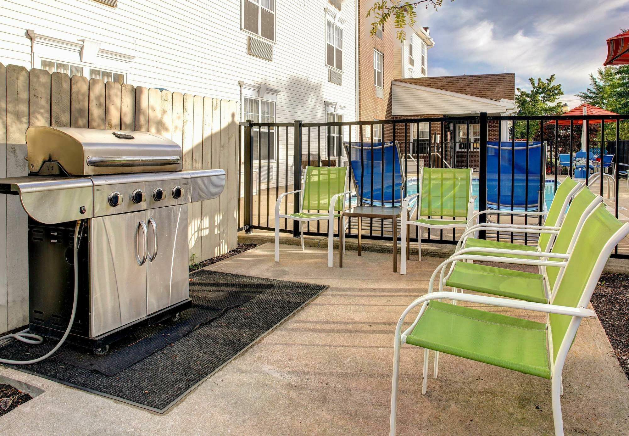 Birch Hills Suites - Blue Ash Exteriör bild