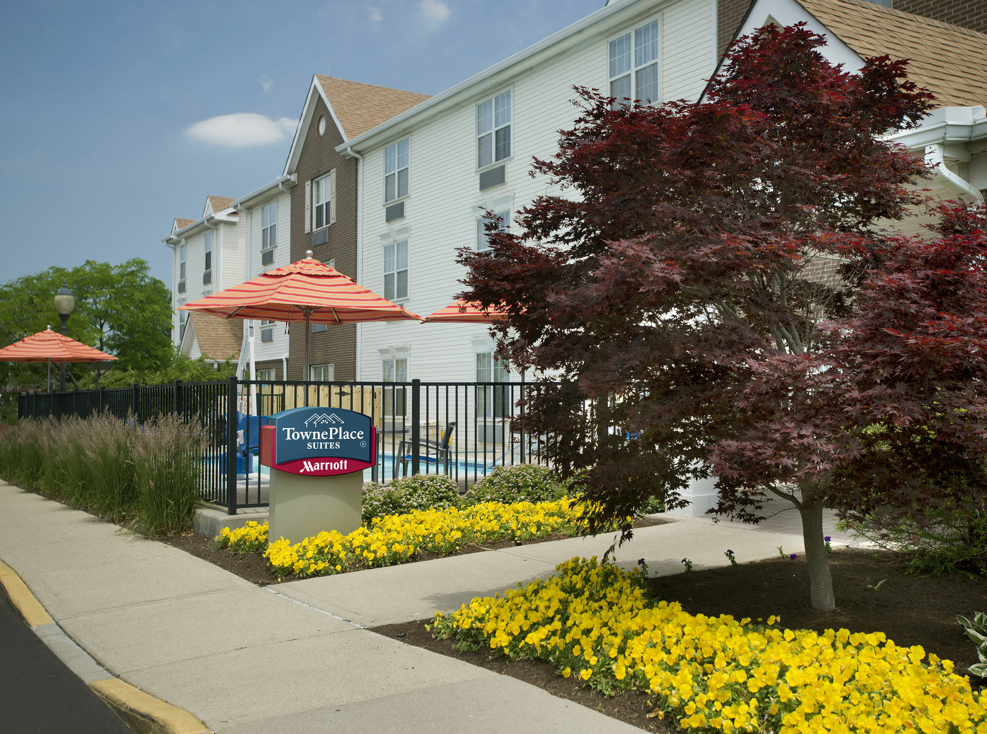 Birch Hills Suites - Blue Ash Exteriör bild