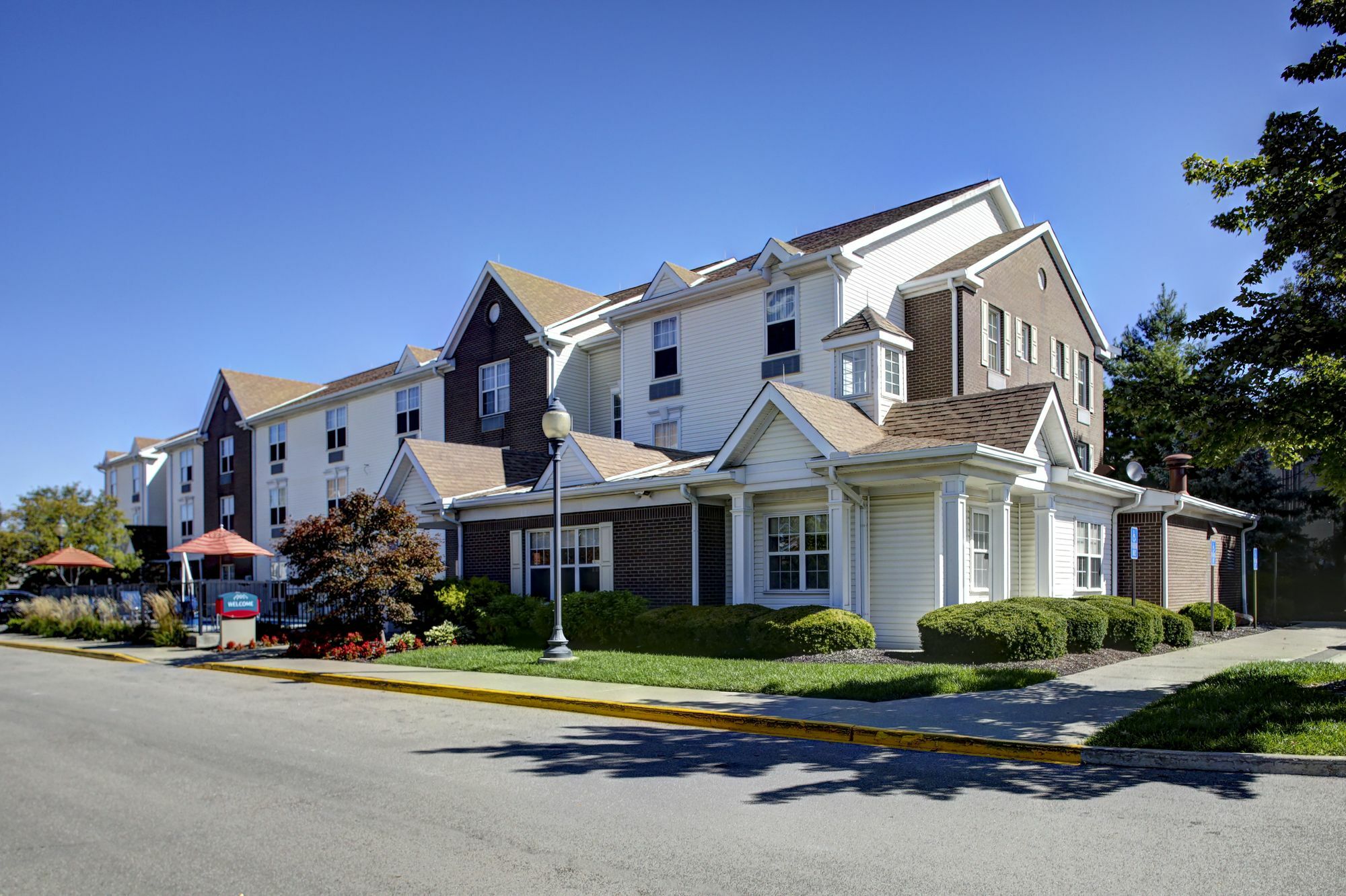 Birch Hills Suites - Blue Ash Exteriör bild