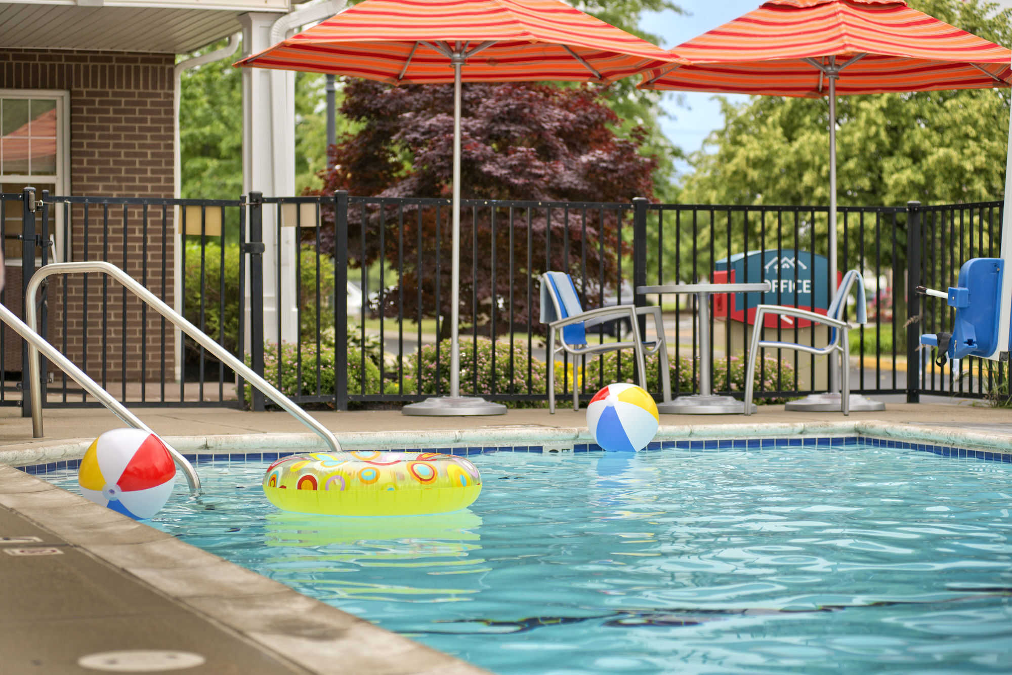 Birch Hills Suites - Blue Ash Exteriör bild